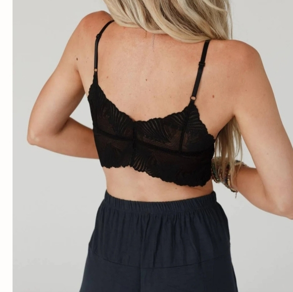 Elegant Lace Bralette Black Or Ivory - Picture 2 of 5